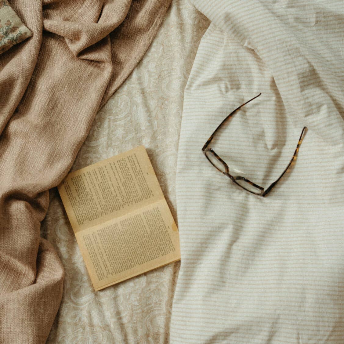 Selena Linen End of Bed Blanket, Blush