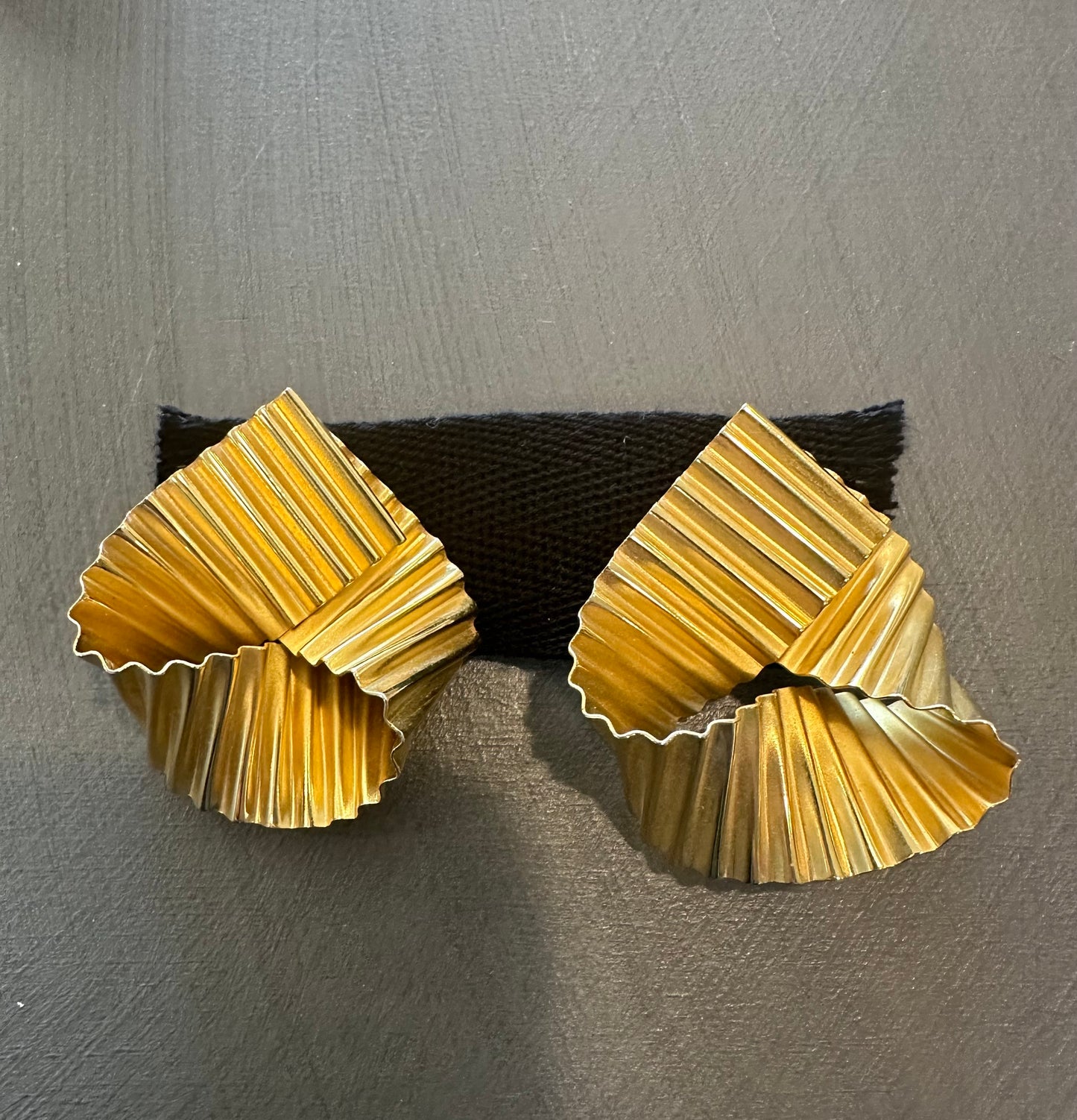 Vintage Goldplate Ribbon Earrings