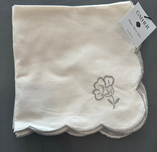 Scalloped Edge Dinner Napkins