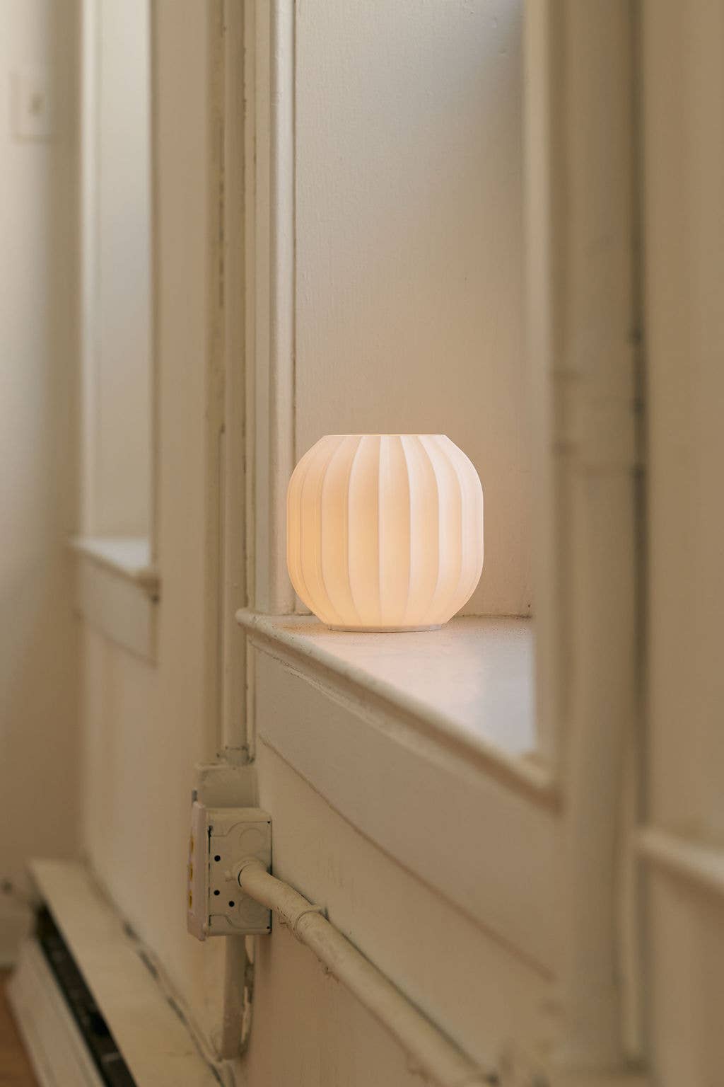 Mini Lantern Portable Lamp, Wireless and Rechargeable