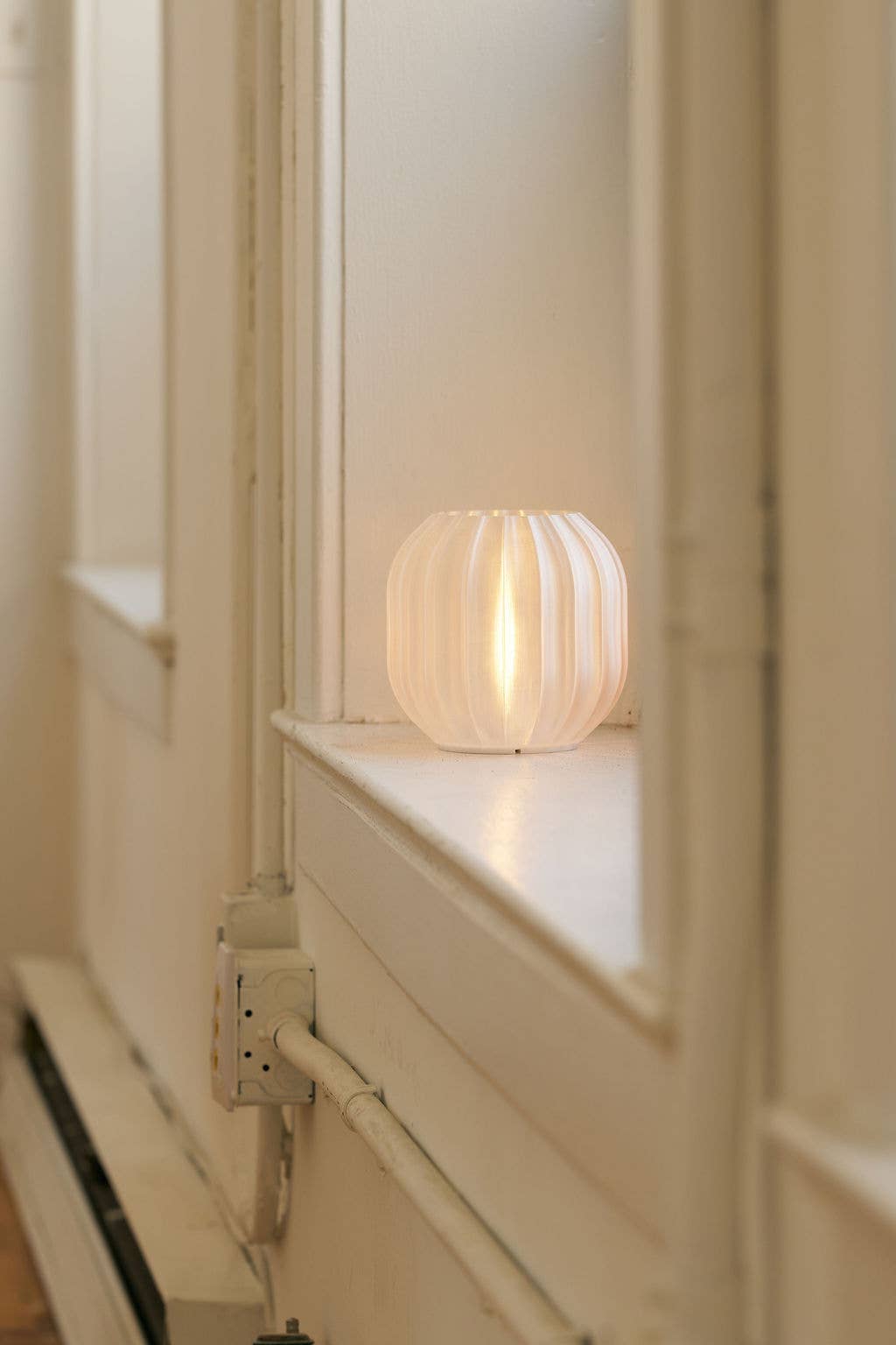 Mini Lantern Portable Lamp, Wireless and Rechargeable